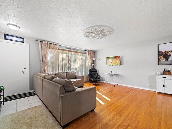 4th image of 4604 E 61st St