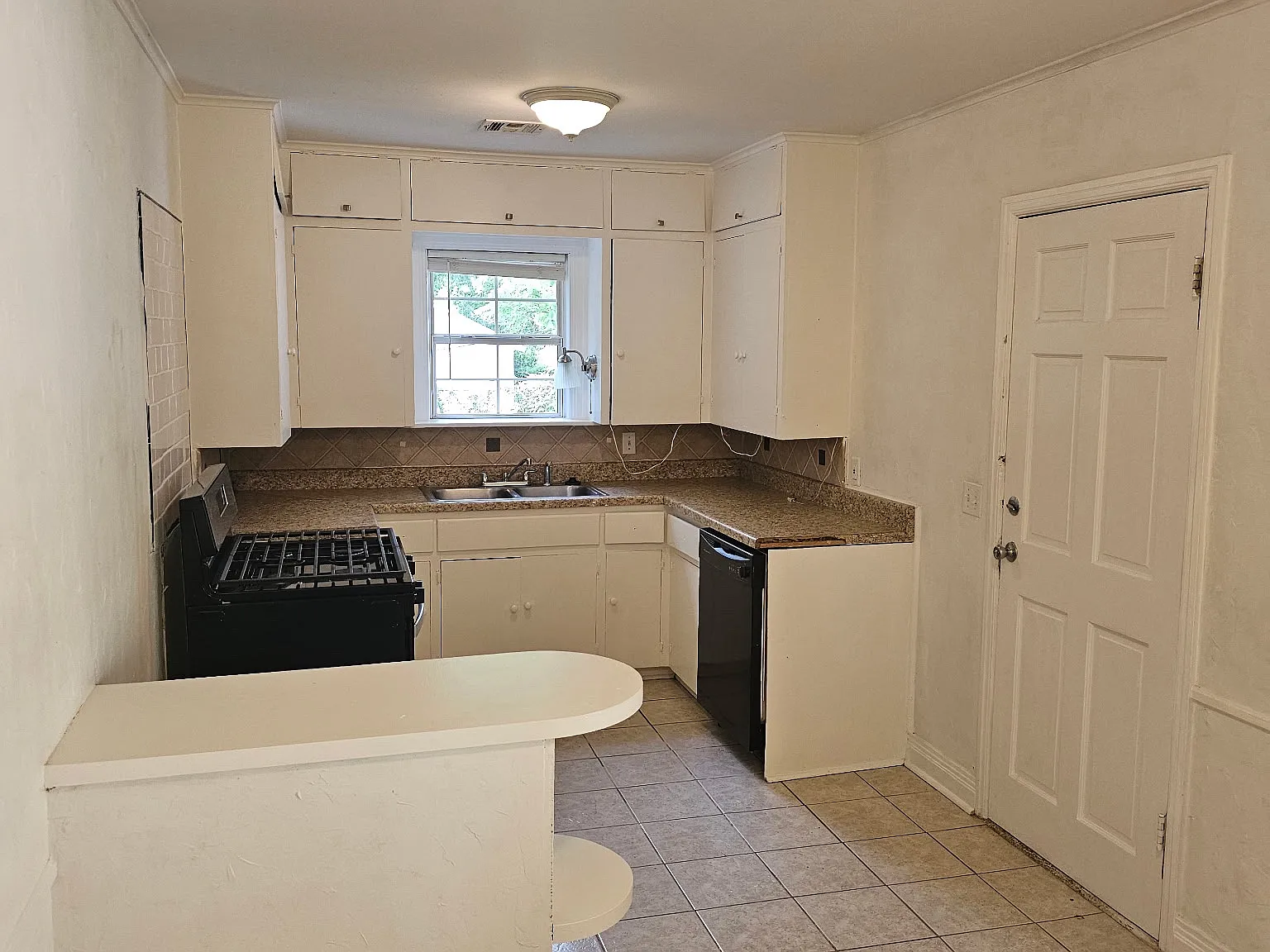 2 bed, 916 sqft, $1,195 — Photo 4