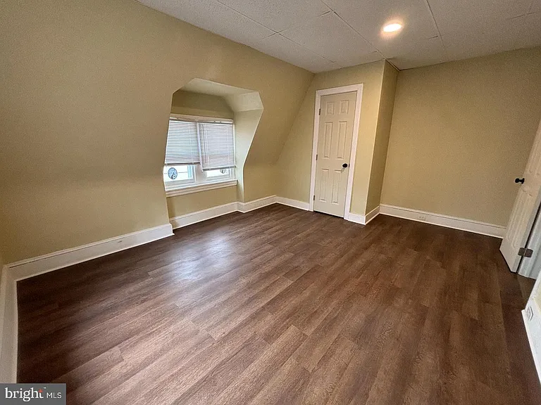 130 E 4th St #2 — Photo 4