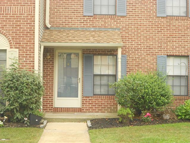 1st image of 48 Greenwich Dr #Townhouse