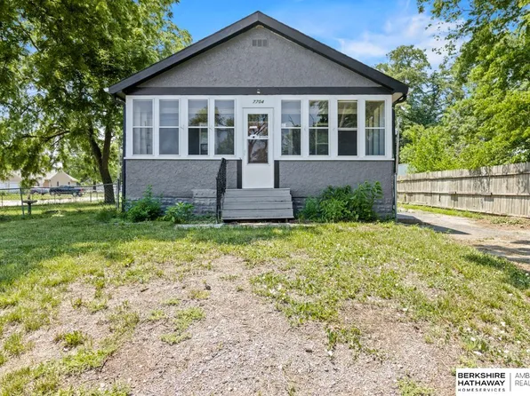 7704 N 28th St, Omaha, NE 68112