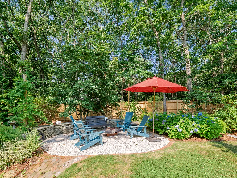 1137 Springs Fireplace Rd — Photo 20
