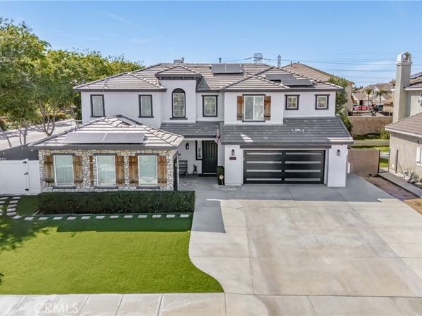 5999 Pinegrove Pl, Corona, CA 92880