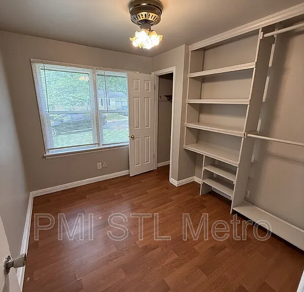 1230 Roxton Dr — Photo 7