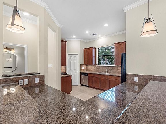 4th image of 4217 Koehler St #0