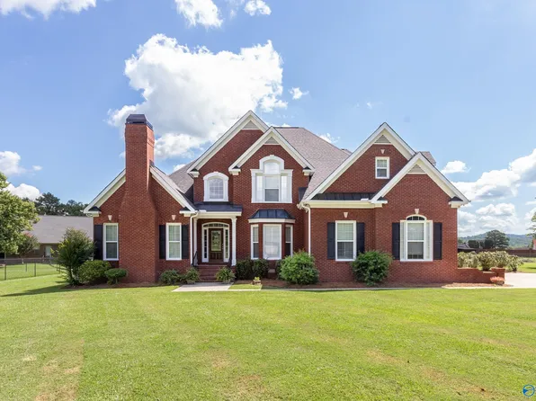 81 Canterberry Ln, Gadsden, AL 35901