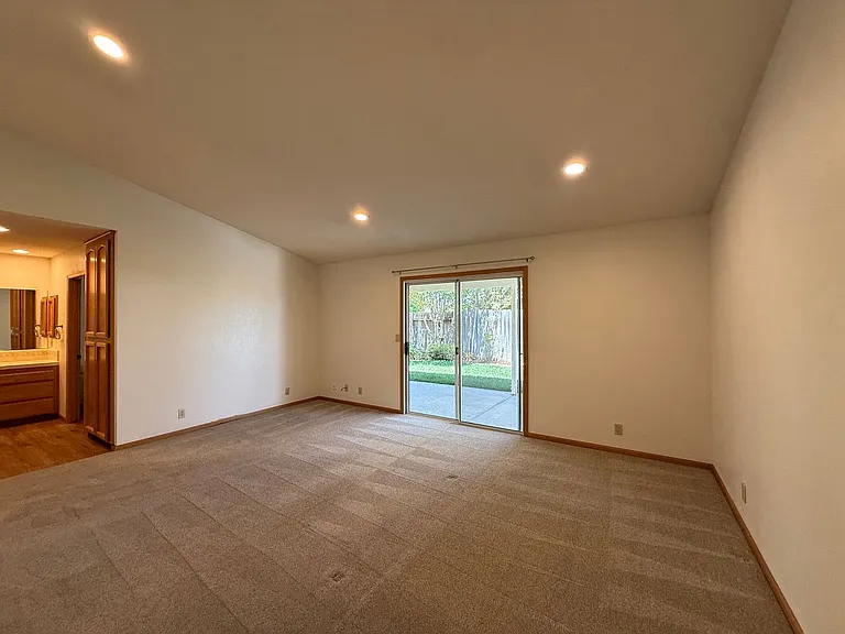 1470 Mercer Ct — Photo 42