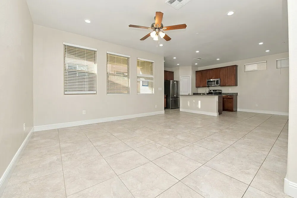 3 bed, 2.5 bath, 1447 sqft, $2,130 — Photo 4
