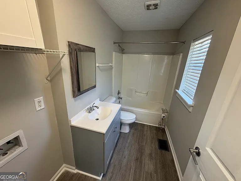 125 W Washington St — Photo 8
