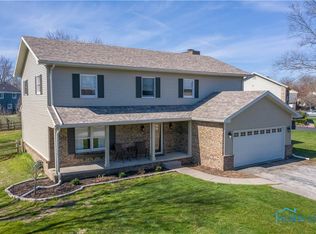 620 Oak Knoll Dr, Perrysburg, OH 43551