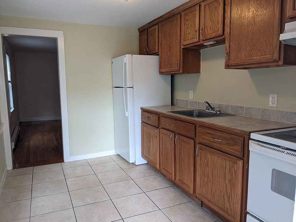 1st image of 632 Main St APT 8