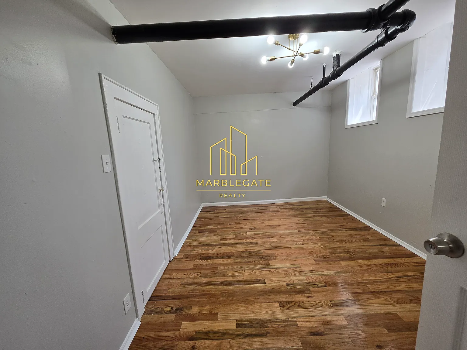 2 bed, 850 sqft, $1,699 — Photo 2