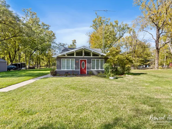 1416 N Riverside Dr, Momence, IL 60954