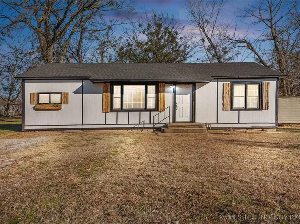 806 N State St, Wagoner, OK 74467