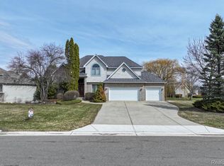 6476 Stonebrook Ln, Flushing, MI 48433