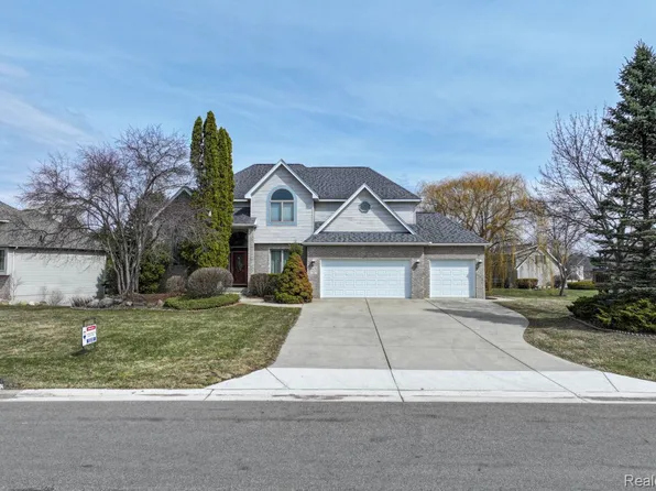 6476 Stonebrook Ln, Flushing, MI 48433