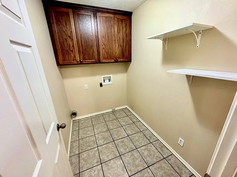 604 Harris Dr — Photo 13