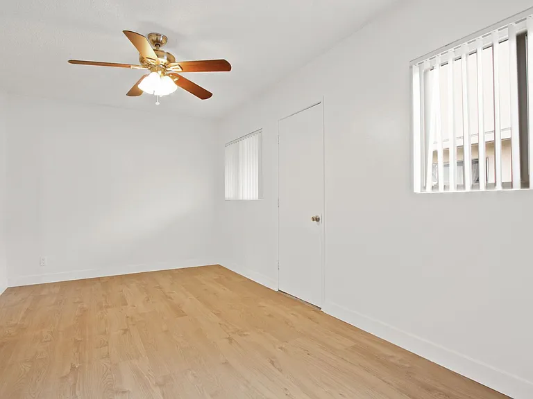241 E Fremont Square — Photo 7