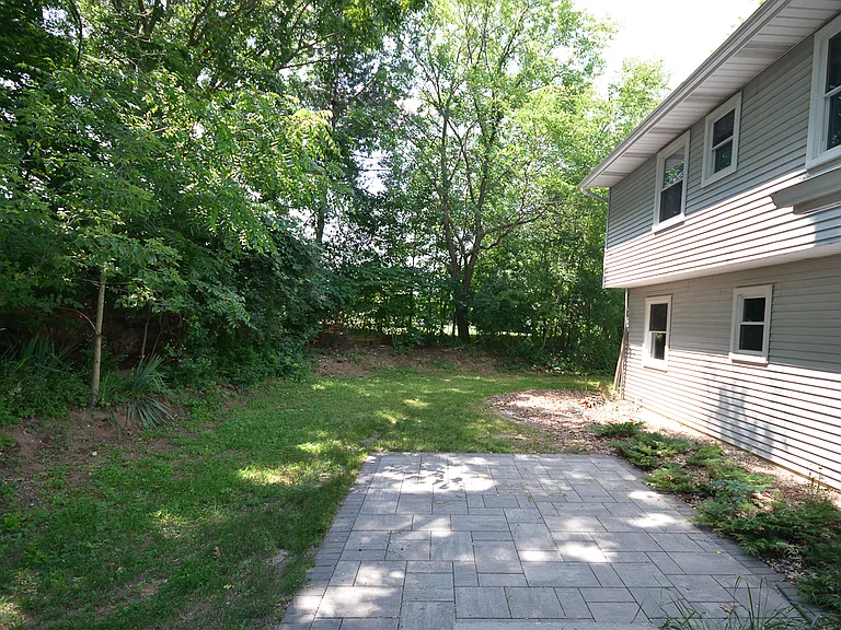 4745 Briarhill Dr — Photo 29