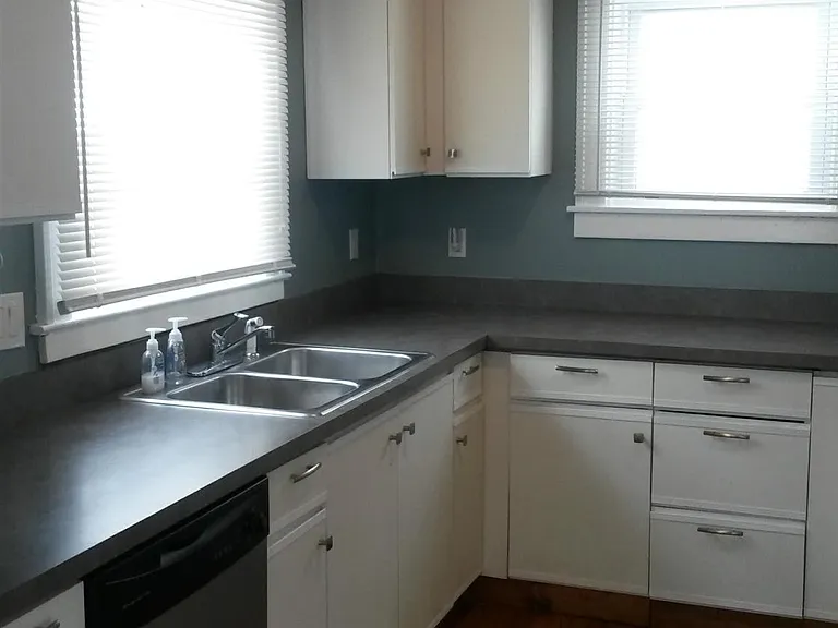 910 Mohawk Ave — Photo 4