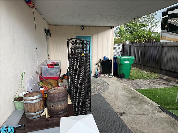 3rd image of 1821 SW 50th Avenue