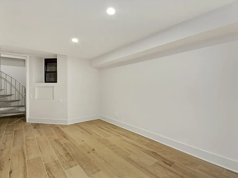 226 E 25th St #1C — Photo 5