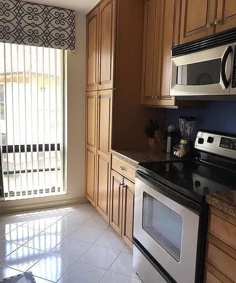 428 Brackenwood Ln S — Photo 9
