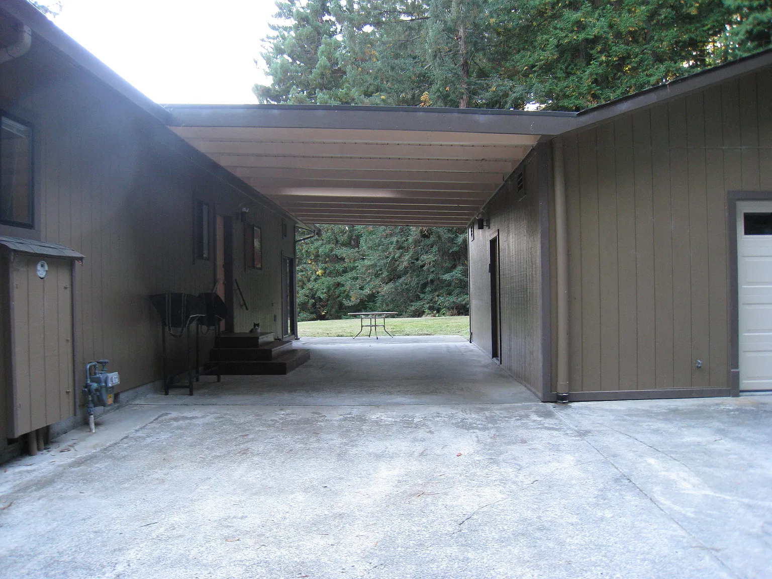 3 bed, 2677 sqft, $3,300 — Photo 2