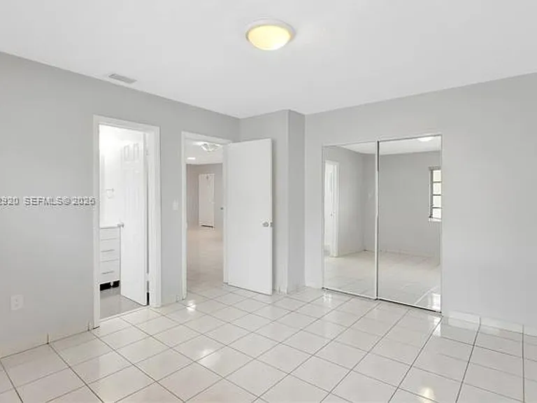 2476 SW 17th St — Photo 8