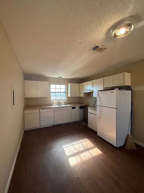 3 bed, 1000 sqft, $975 — Photo 3