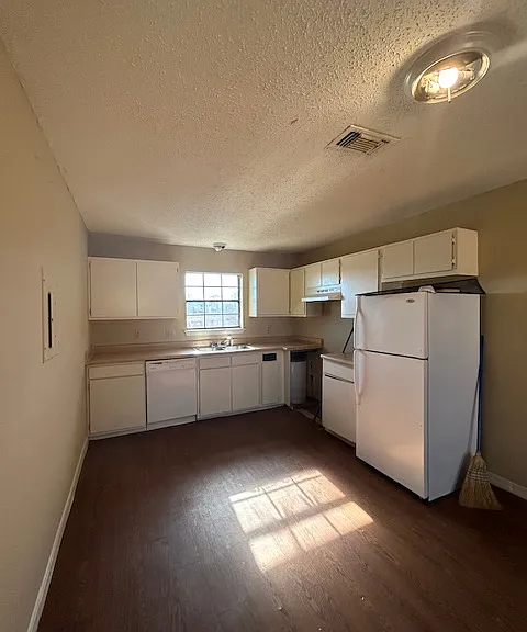 1508 Delplaza Dr #C — Photo 3