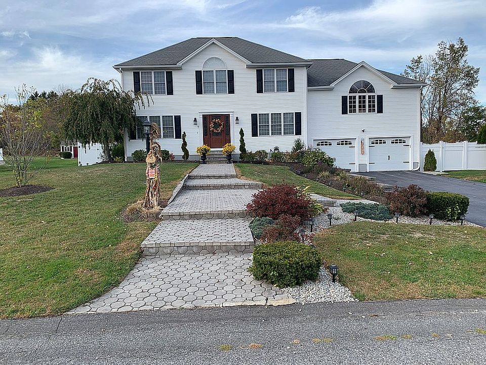 2nd image of 7 Eisenhower Dr