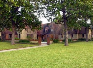 1950 W Colorado Blvd, Dallas, TX 75208