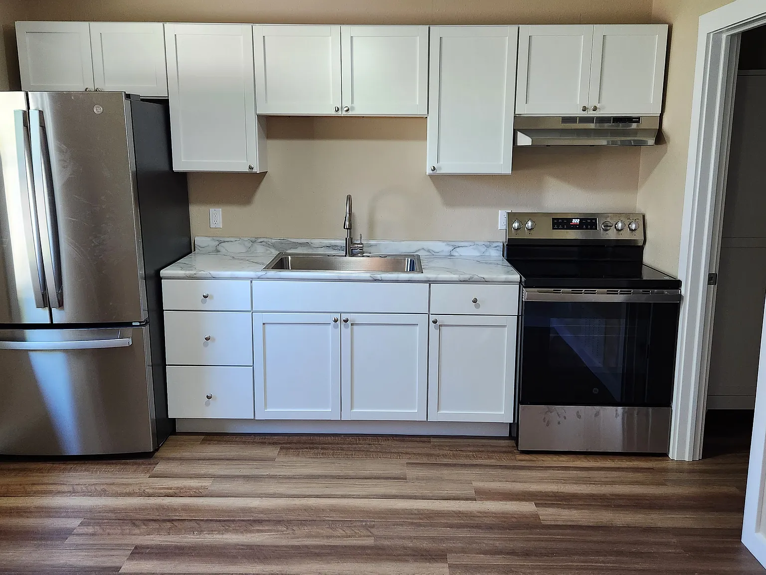3 bed, 900 sqft, $1,050 — Photo 3