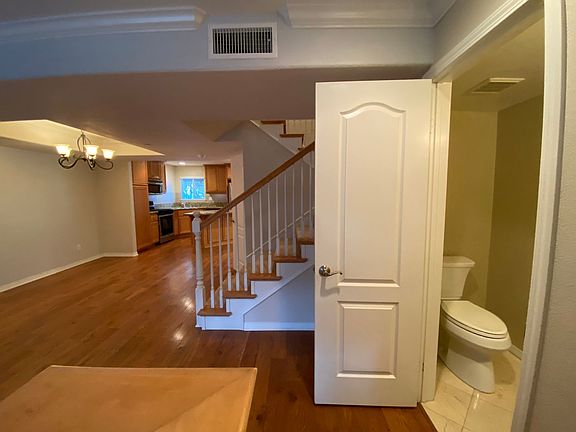 3rd image of 1043 Loretta Ln