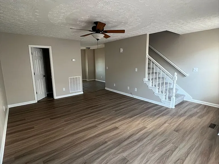 12 Ivy Ct — Photo 2