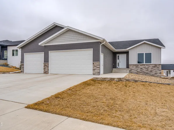 3803 Platinum St, Bismarck, ND 58503