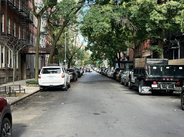 330 East 83rd Street image 2 of 20