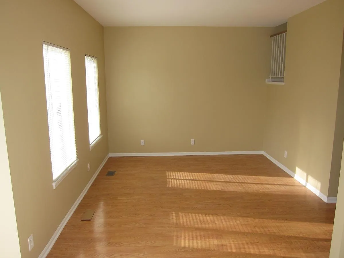3 bed, 2.5 bath, 1382 sqft, $3,300 — Photo 4