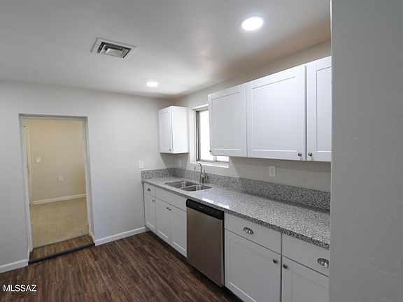 4th image of 1419 W Saint Clair St