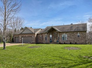 15 Brents Ln, White Heath, IL 61884