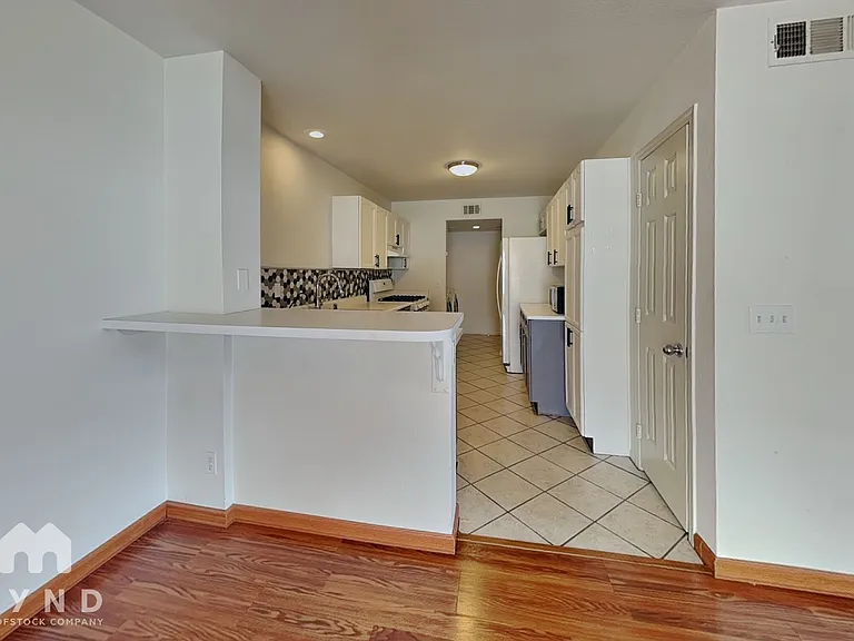 8042 Laurena Ave — Photo 5
