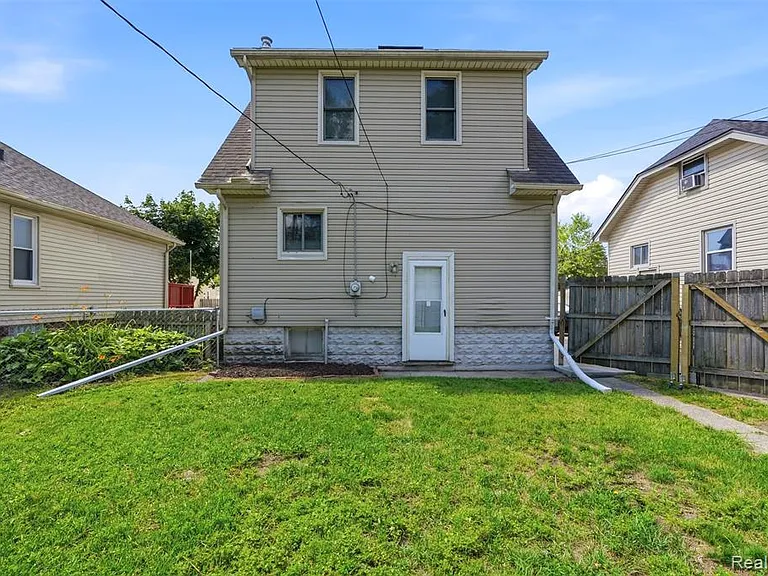 735 E Maxlow Ave — Photo 26