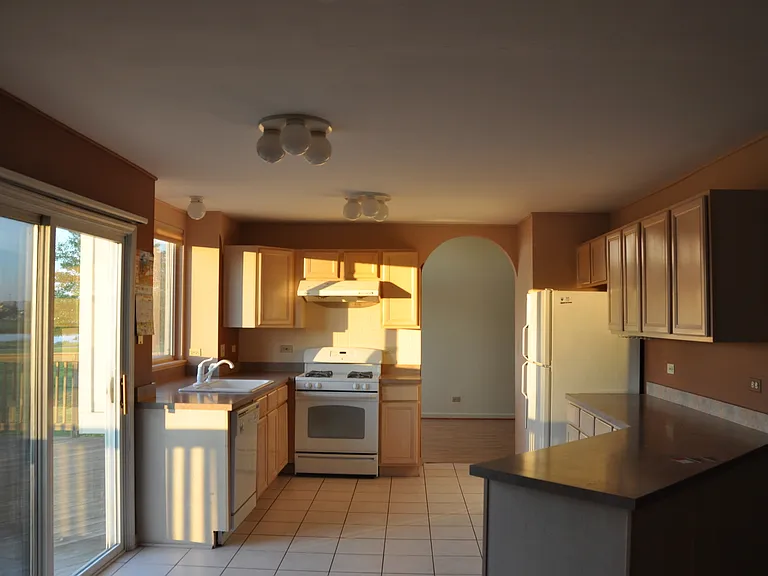2135 Feldott Ln — Photo 7