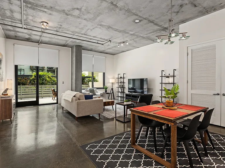 527 10th Ave #211 — Photo 7