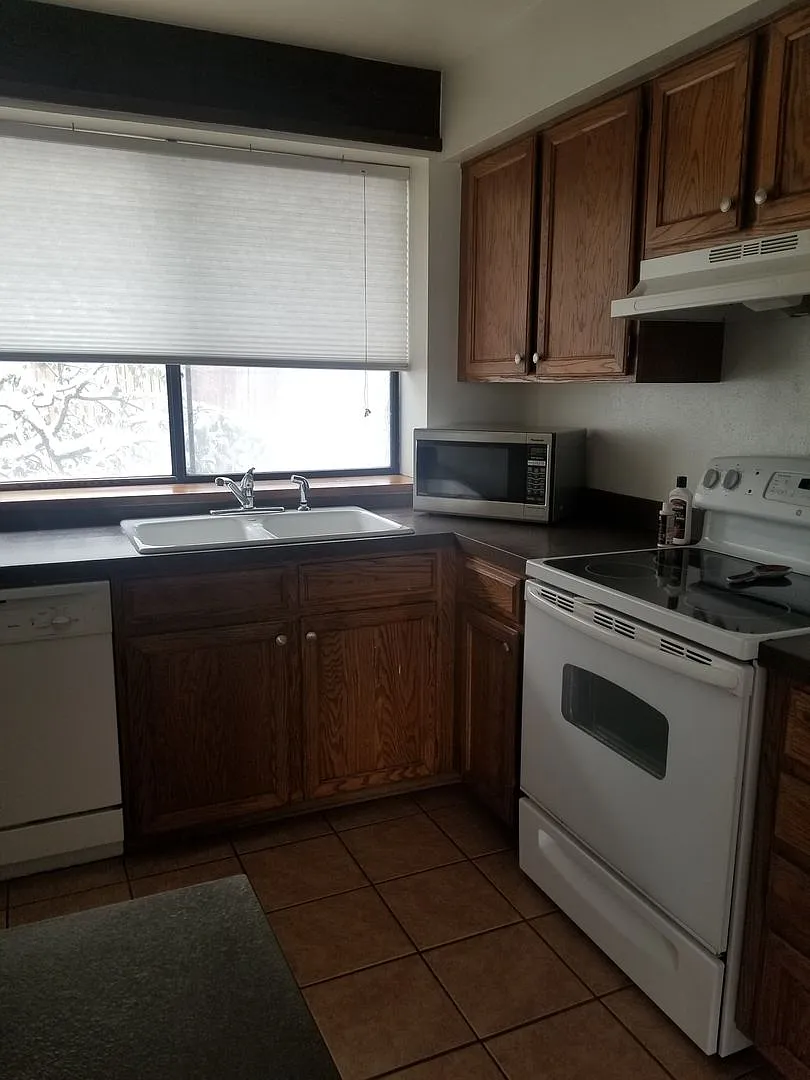 Renovated Spacious 2 Bedroom with a Loft for rent in North Boulder in Willow Springs. — Photo 4