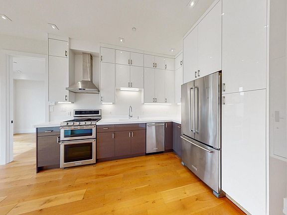 2nd image of 2059 Golden Gate Ave APT 3