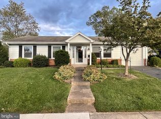 1102 S Greenthorn Ave, Sterling, VA 20164