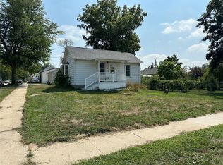 958 12th St NE, Cedar Rapids, IA 52402