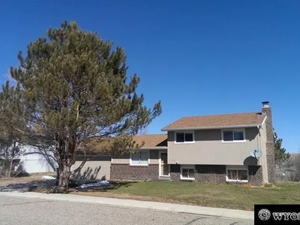 918 Keller Dr, Glenrock, WY 82637